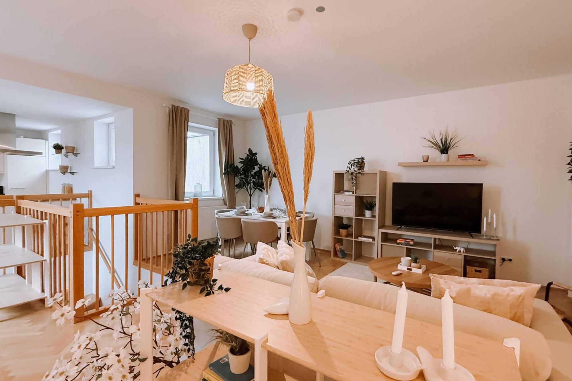 90qm, 3 Bedrooms, Near Schoenbrunn, Balcony - Axara Housing Apartment Wien